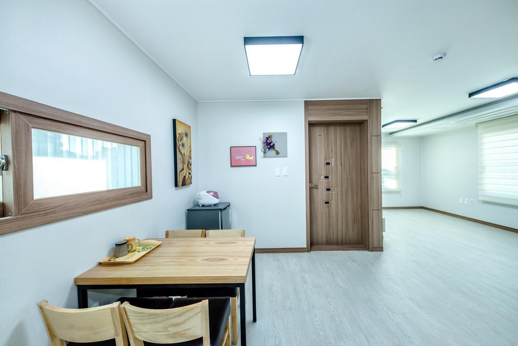 מלון ג'גו Holcae House מראה חיצוני תמונה